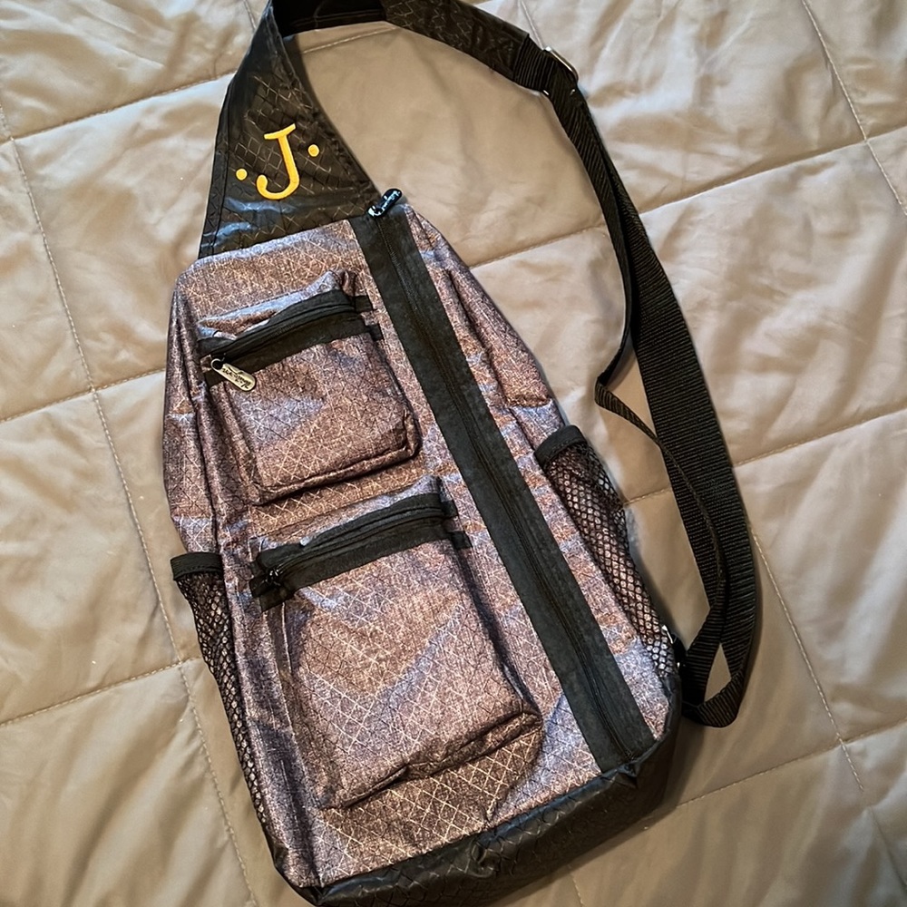 COPY - Thirty-one 31 like new charcoal black sling bag - Picture 2 of 4
